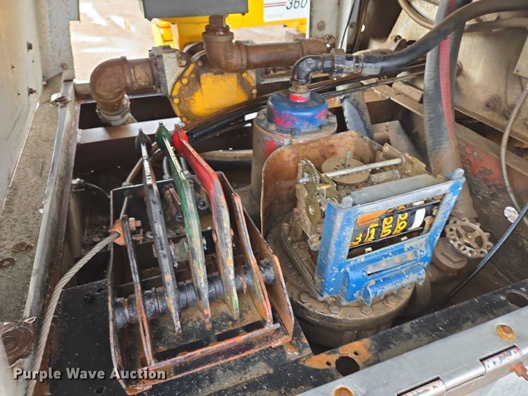 image for item DY1411 1995 Freightliner FLD112 fuel truck