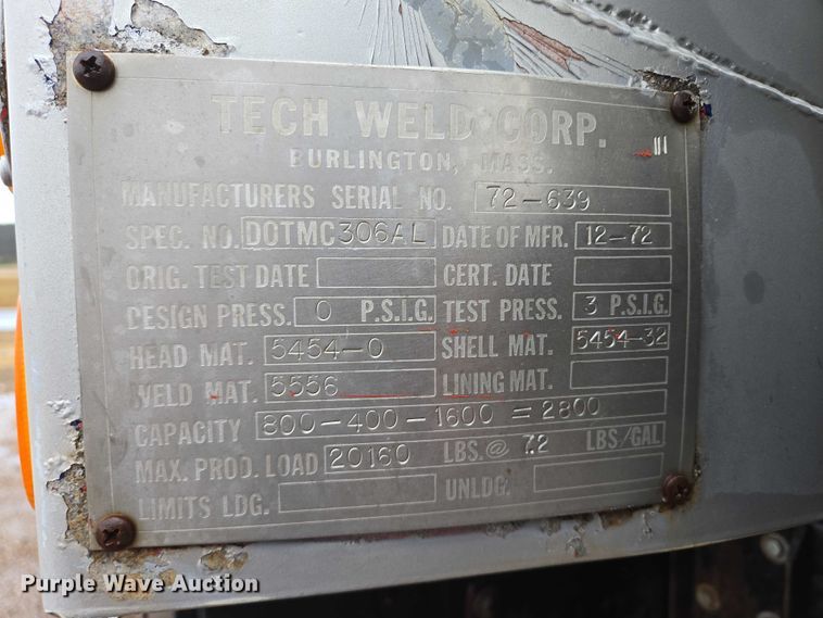 image for item DY1411 1995 Freightliner FLD112 fuel truck