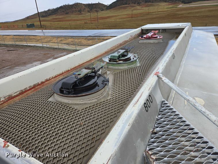 image for item DY1411 1995 Freightliner FLD112 fuel truck