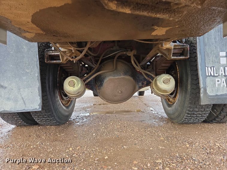 image for item DY1411 1995 Freightliner FLD112 fuel truck