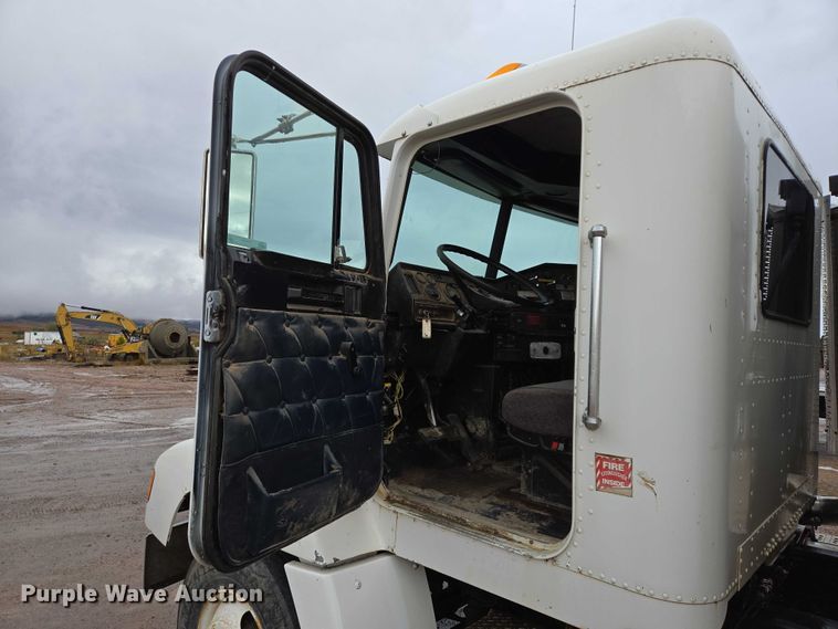 image for item DY1411 1995 Freightliner FLD112 fuel truck