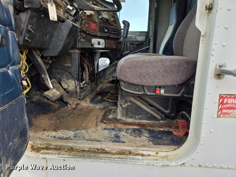 image for item DY1411 1995 Freightliner FLD112 fuel truck