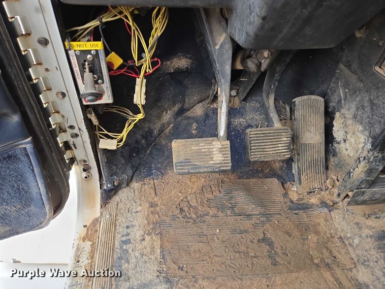 image for item DY1411 1995 Freightliner FLD112 fuel truck