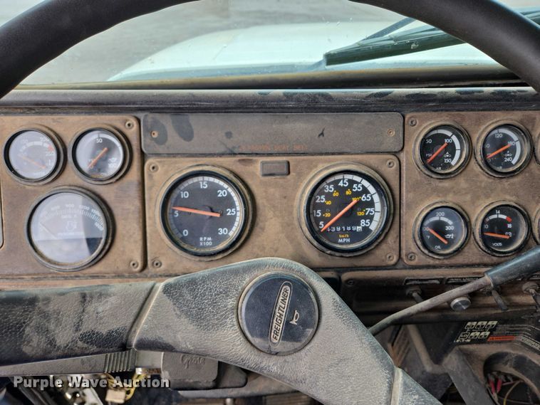 image for item DY1411 1995 Freightliner FLD112 fuel truck