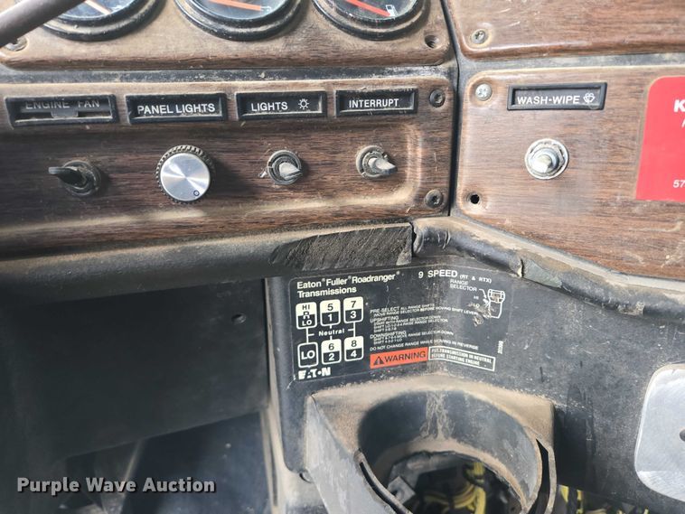 image for item DY1411 1995 Freightliner FLD112 fuel truck