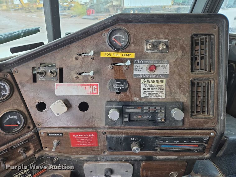 image for item DY1411 1995 Freightliner FLD112 fuel truck