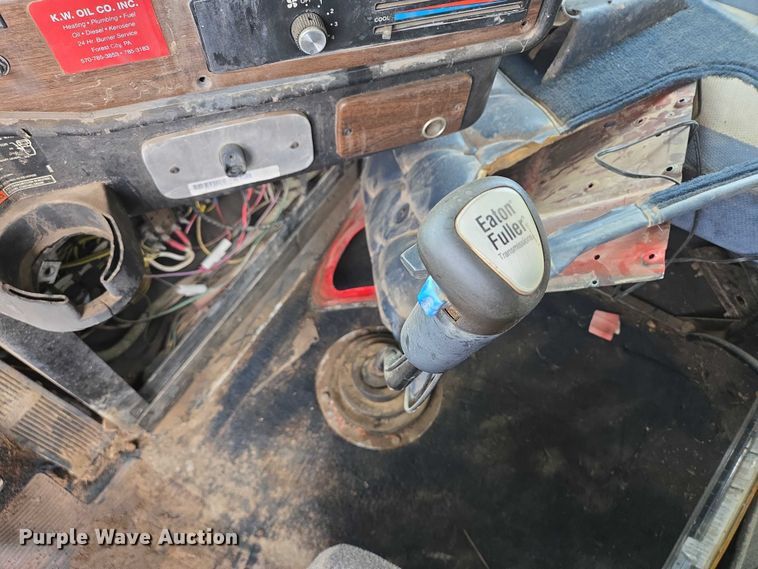 image for item DY1411 1995 Freightliner FLD112 fuel truck