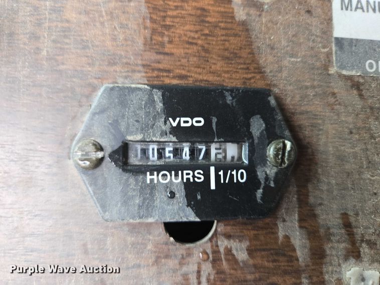 image for item DY1411 1995 Freightliner FLD112 fuel truck