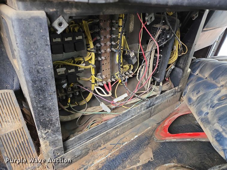 image for item DY1411 1995 Freightliner FLD112 fuel truck