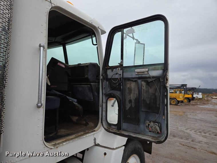image for item DY1411 1995 Freightliner FLD112 fuel truck