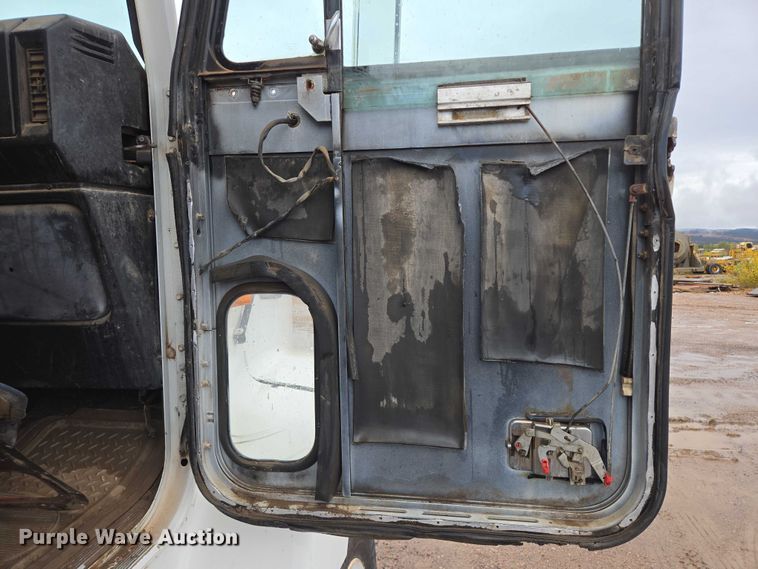 image for item DY1411 1995 Freightliner FLD112 fuel truck