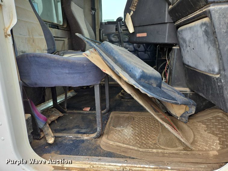 image for item DY1411 1995 Freightliner FLD112 fuel truck