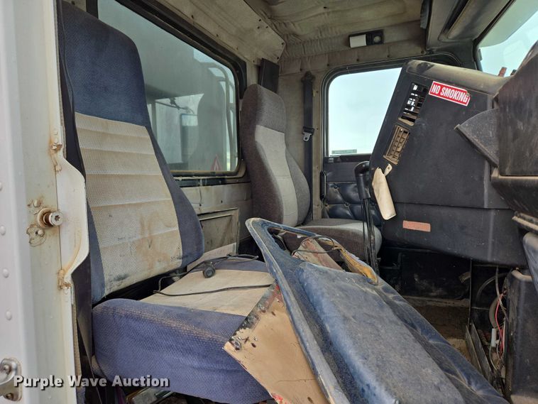 image for item DY1411 1995 Freightliner FLD112 fuel truck