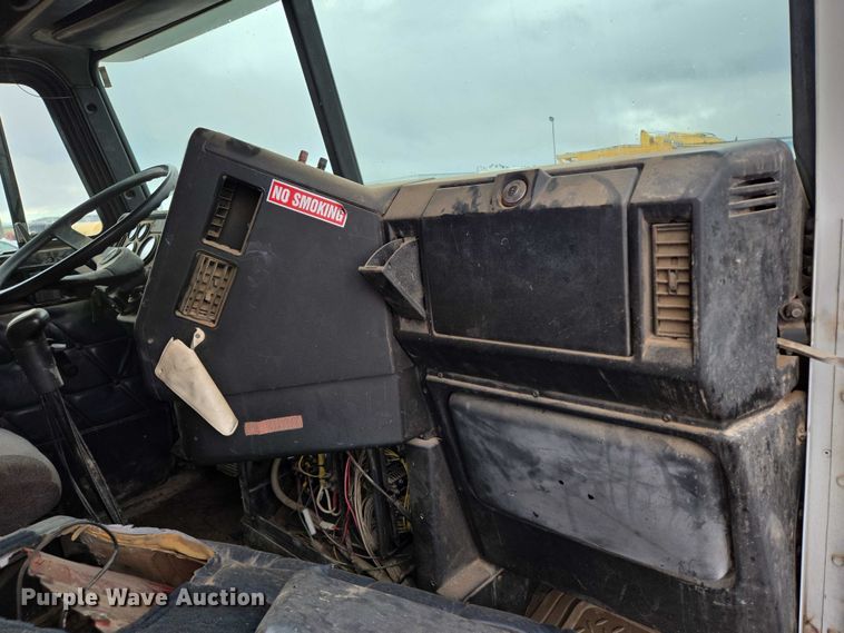 image for item DY1411 1995 Freightliner FLD112 fuel truck