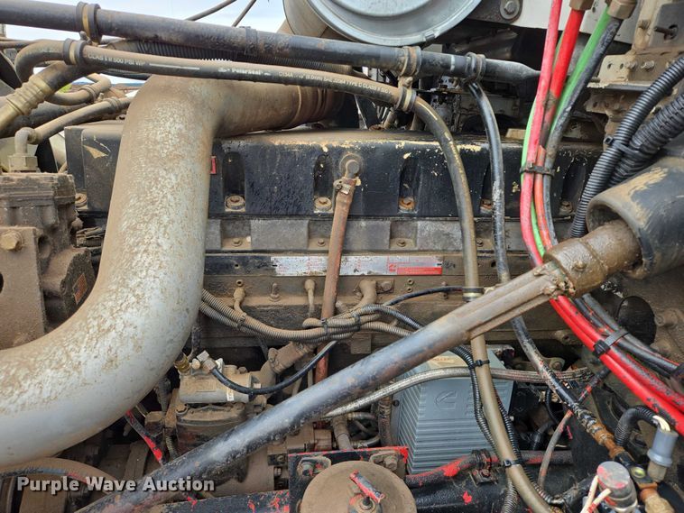 image for item DY1411 1995 Freightliner FLD112 fuel truck