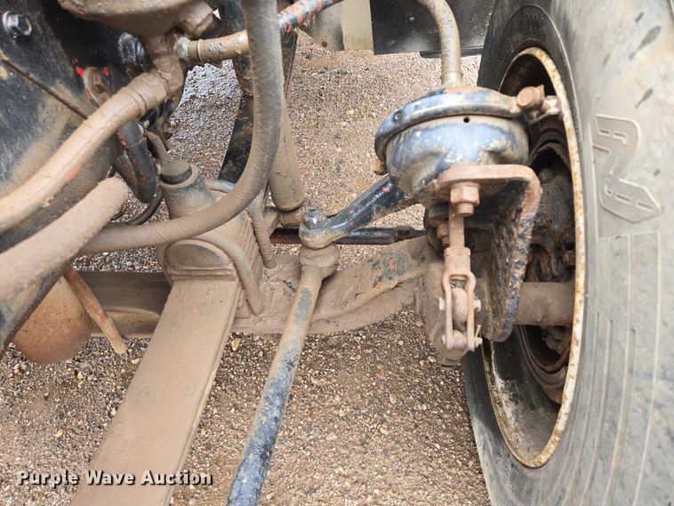 image for item DY1411 1995 Freightliner FLD112 fuel truck