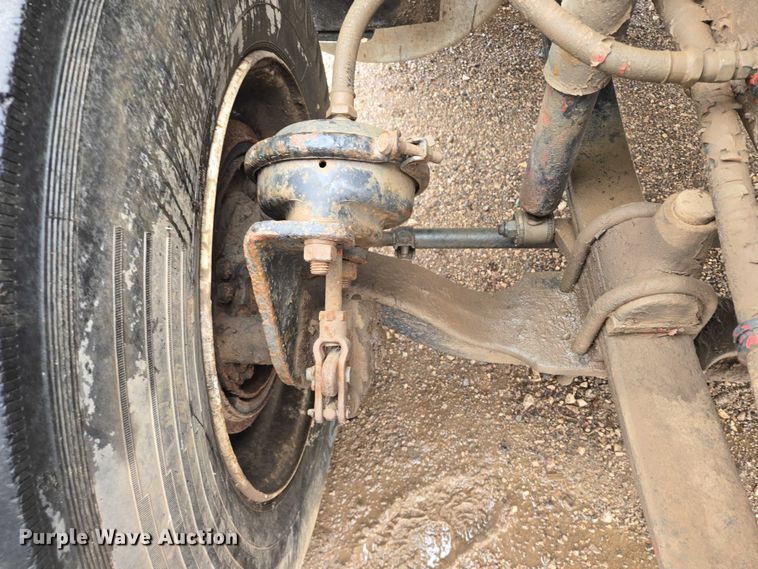 image for item DY1411 1995 Freightliner FLD112 fuel truck