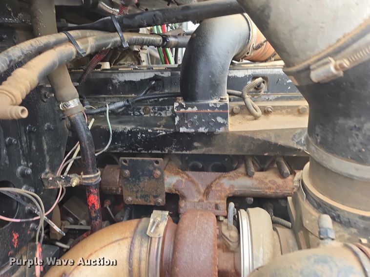 image for item DY1411 1995 Freightliner FLD112 fuel truck