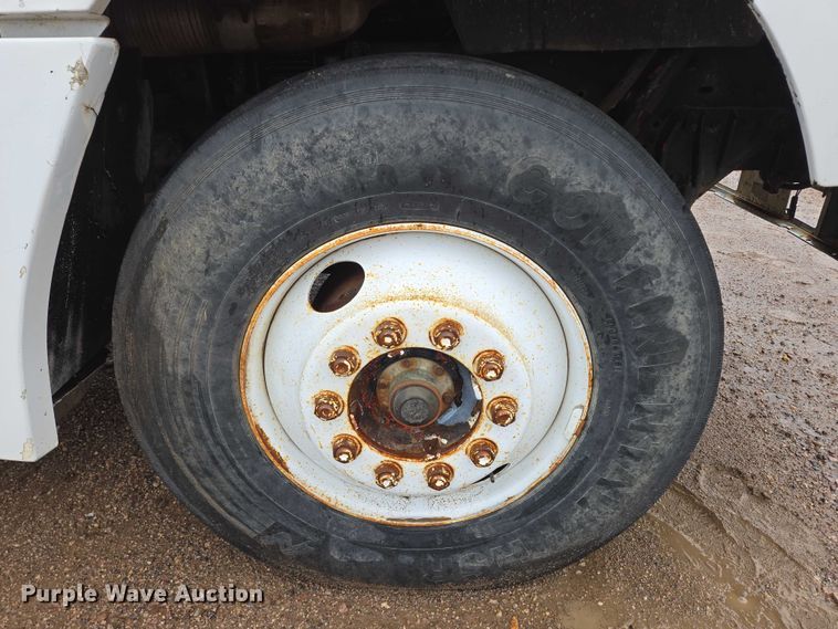 image for item DY1411 1995 Freightliner FLD112 fuel truck