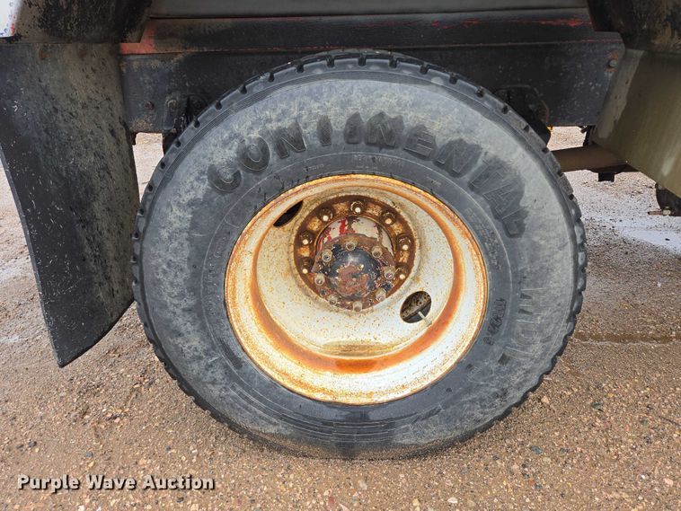 image for item DY1411 1995 Freightliner FLD112 fuel truck