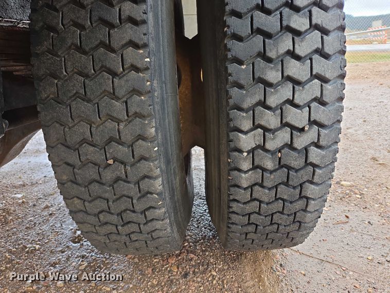 image for item DY1411 1995 Freightliner FLD112 fuel truck