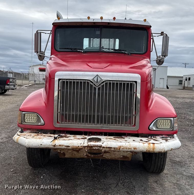 image for item DY8350 1998 International 9100  winch truck