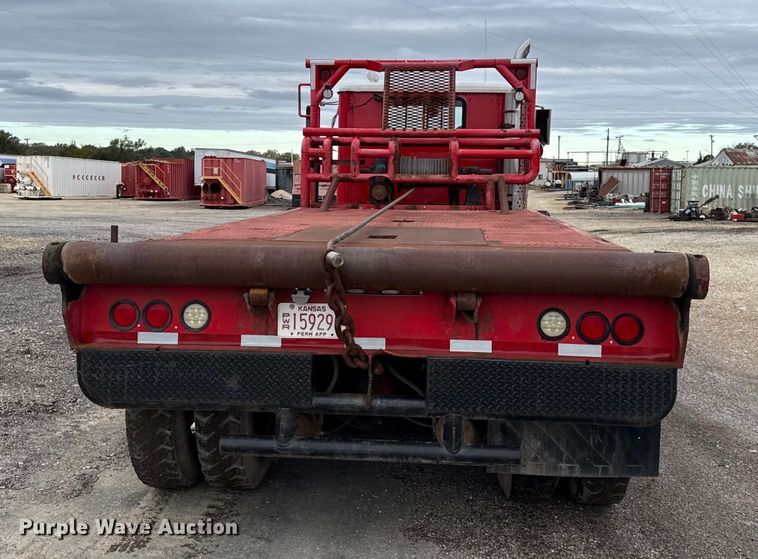 image for item DY8350 1998 International 9100  winch truck