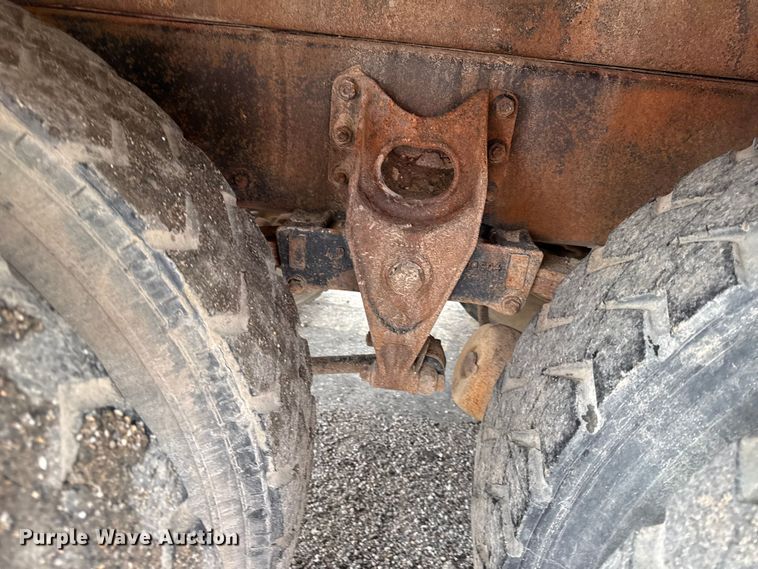 image for item DY8350 1998 International 9100  winch truck