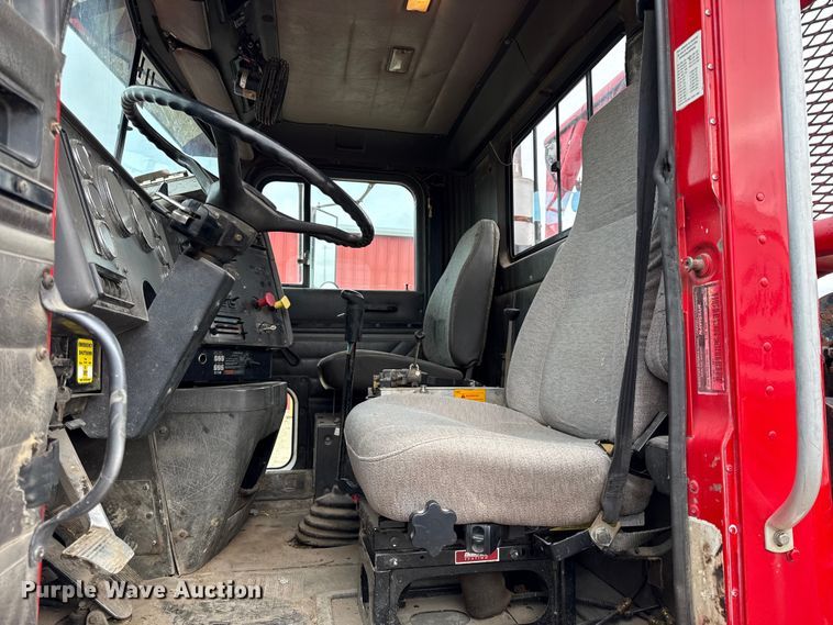 image for item DY8350 1998 International 9100  winch truck