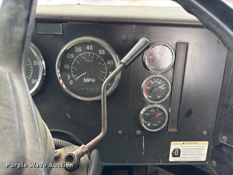 image for item DY8350 1998 International 9100  winch truck