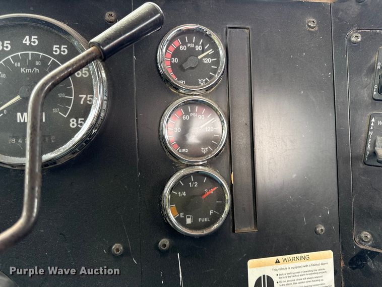 image for item DY8350 1998 International 9100  winch truck