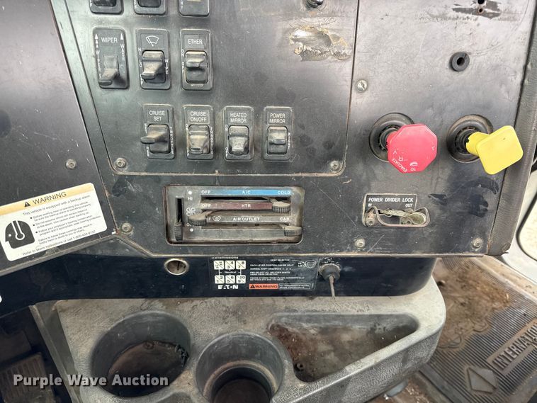 image for item DY8350 1998 International 9100  winch truck