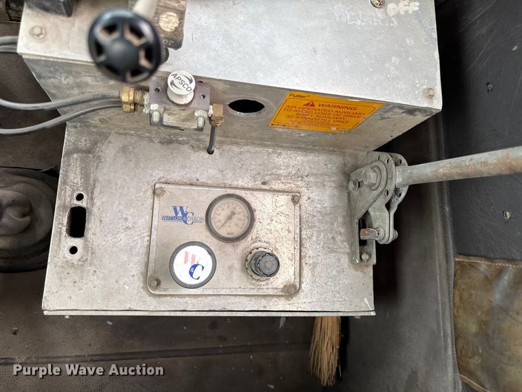 image for item DY8350 1998 International 9100  winch truck