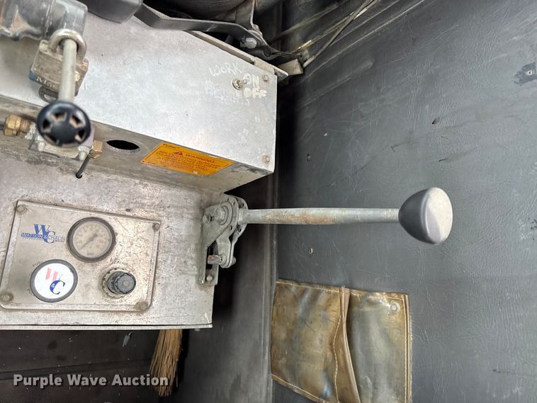 image for item DY8350 1998 International 9100  winch truck