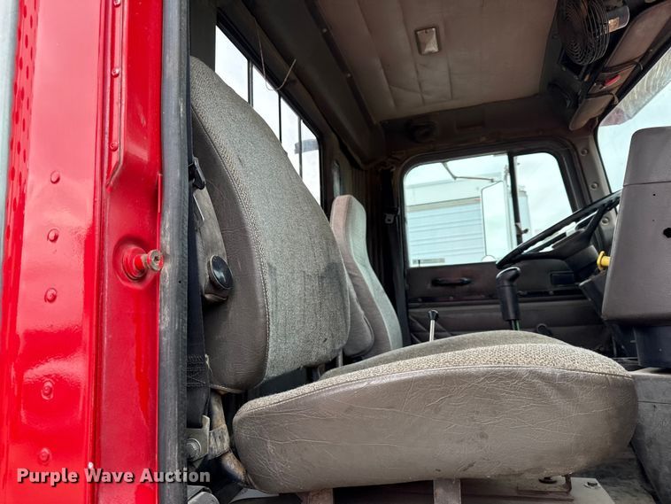 image for item DY8350 1998 International 9100  winch truck