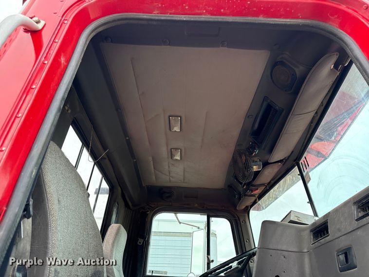 image for item DY8350 1998 International 9100  winch truck