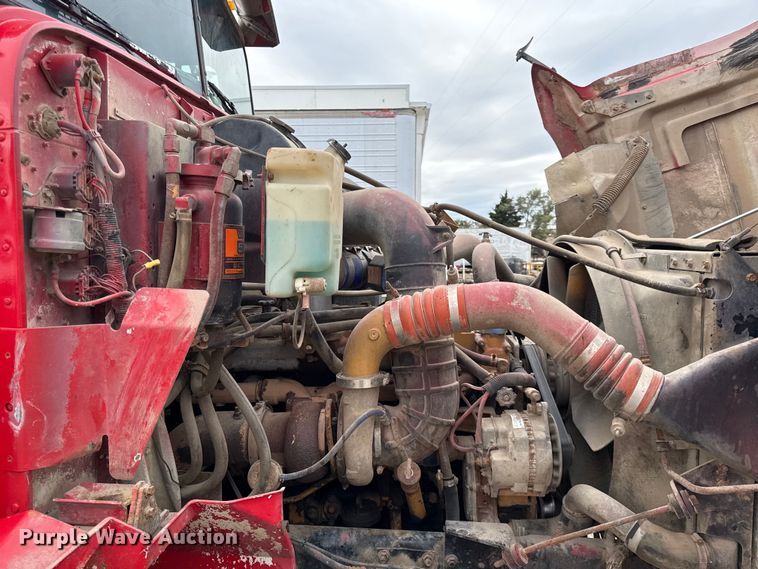 image for item DY8350 1998 International 9100  winch truck