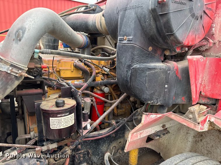 image for item DY8350 1998 International 9100  winch truck