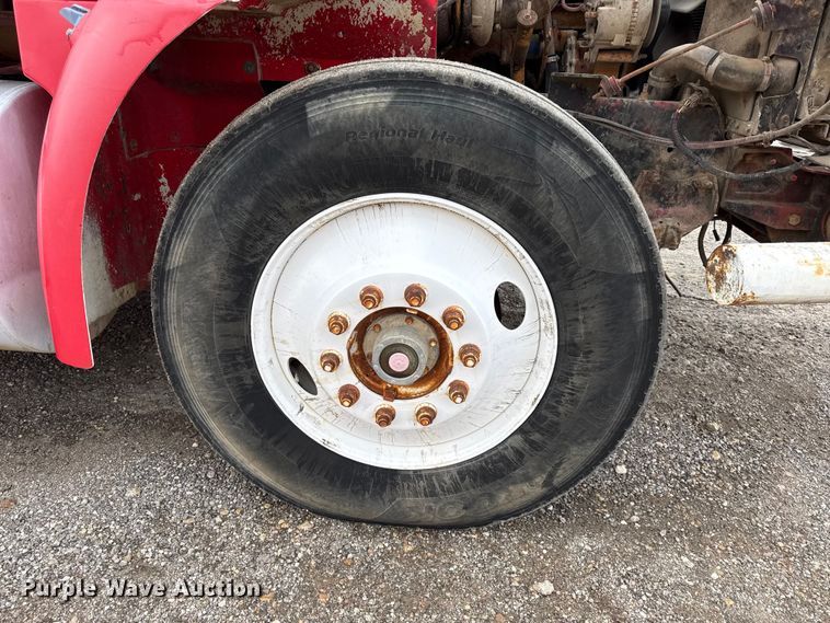 image for item DY8350 1998 International 9100  winch truck