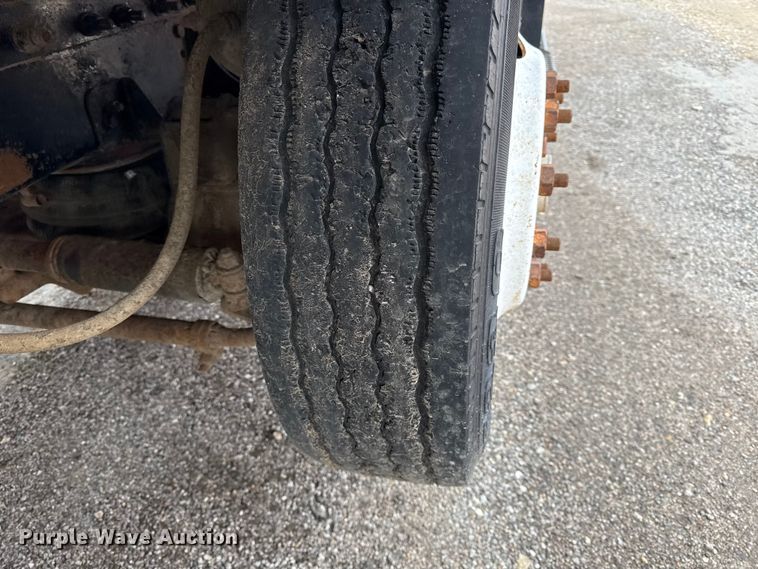 image for item DY8350 1998 International 9100  winch truck