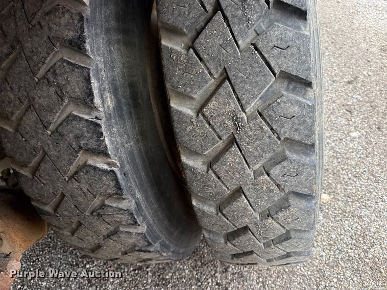 image for item DY8350 1998 International 9100  winch truck