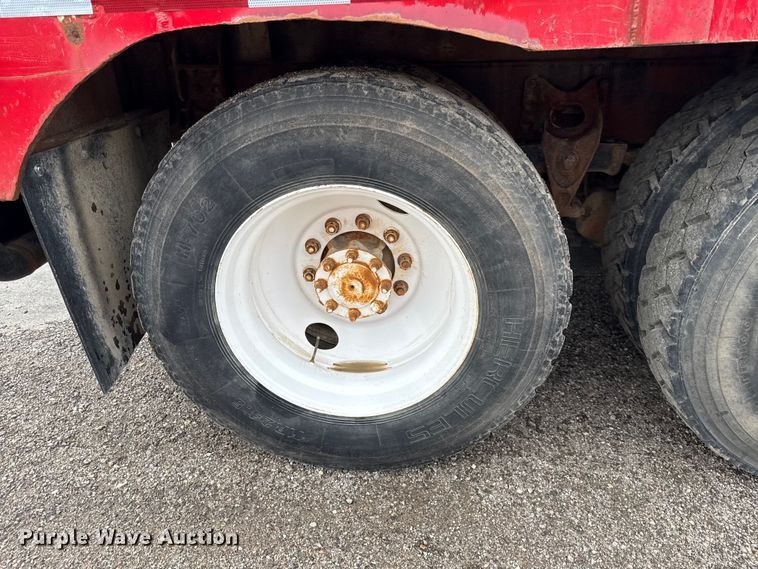 image for item DY8350 1998 International 9100  winch truck