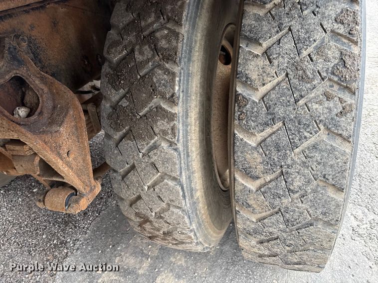 image for item DY8350 1998 International 9100  winch truck