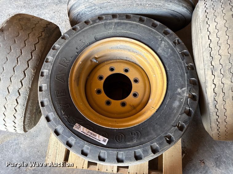 image for item DY8360 (6) tractor tires