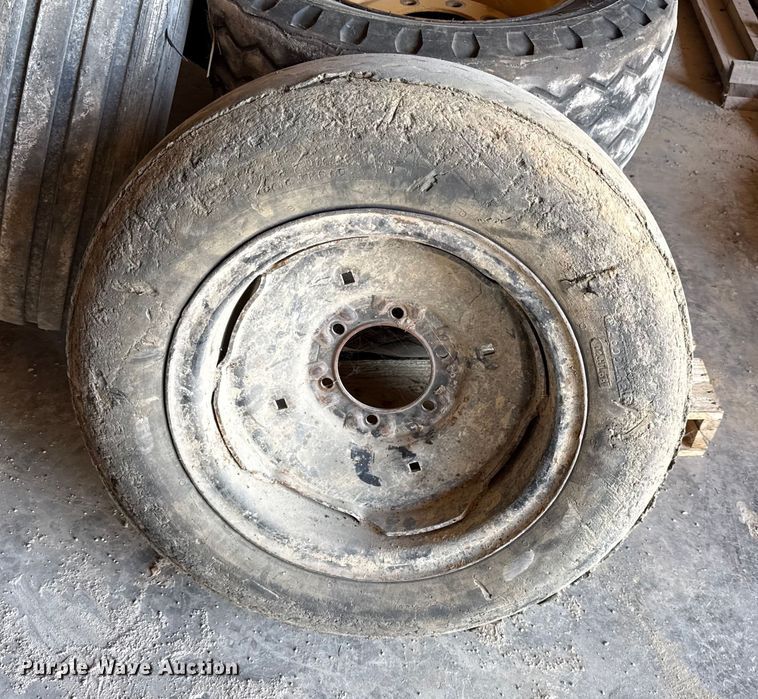 image for item DY8360 (6) tractor tires