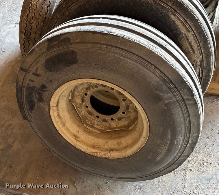 image for item DY8360 (6) tractor tires