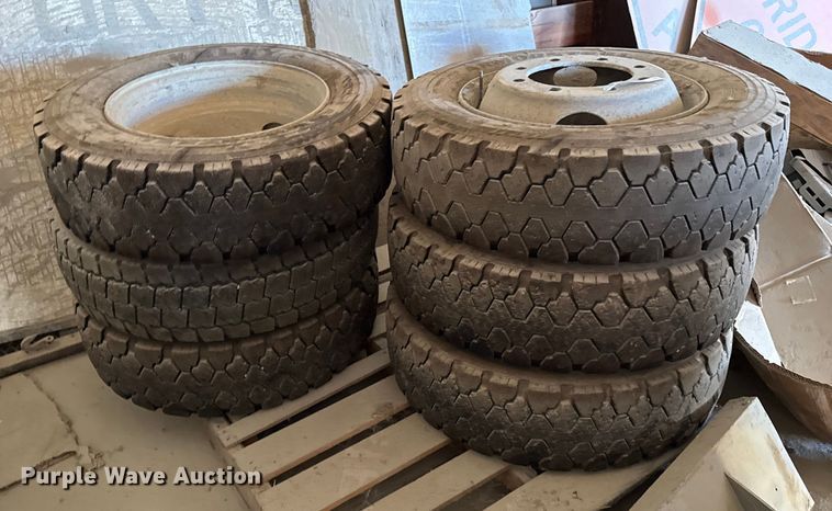 image for item DY8362 (6) 245/70R19.5 wheels and tires