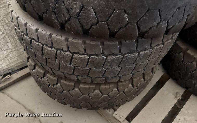 image for item DY8362 (6) 245/70R19.5 wheels and tires