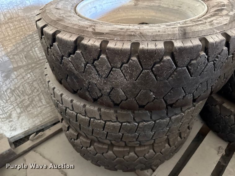 image for item DY8362 (6) 245/70R19.5 wheels and tires