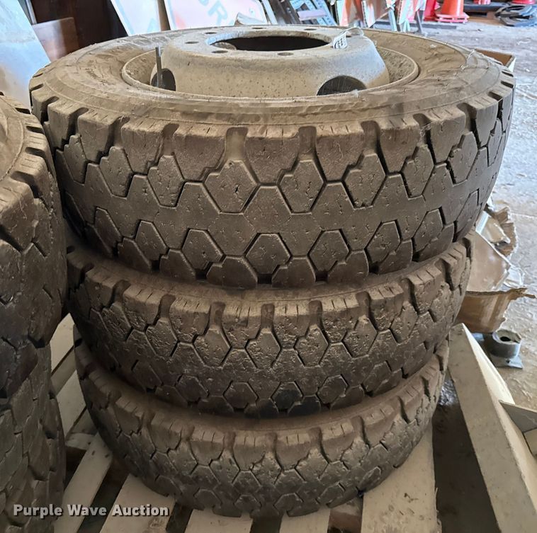 image for item DY8362 (6) 245/70R19.5 wheels and tires